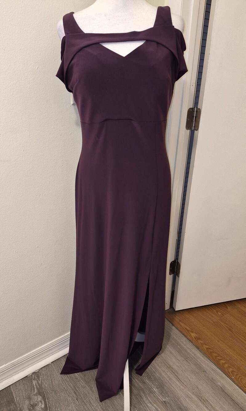Nightway Purple Cold Shoulder Keyhole Formal Gown Size 8